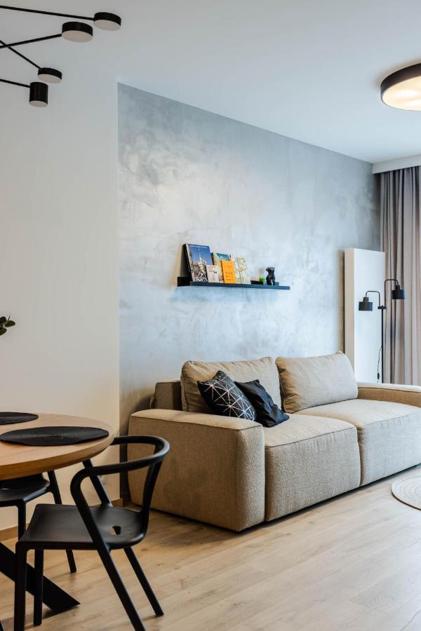 Klimatyzowany Apartament Very Berry Z Parkingiem W Poznaniu By Noclegi Renters Bagian luar foto