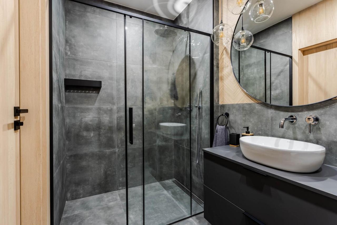 Klimatyzowany Apartament Very Berry Z Parkingiem W Poznaniu By Noclegi Renters Bagian luar foto