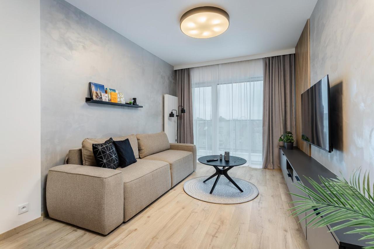Klimatyzowany Apartament Very Berry Z Parkingiem W Poznaniu By Noclegi Renters Bagian luar foto