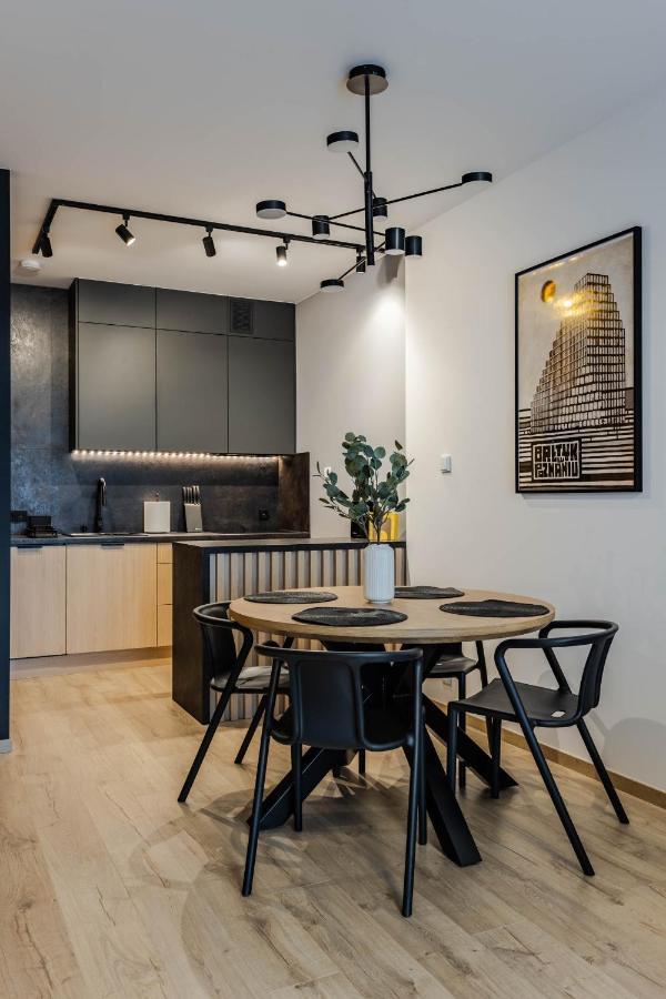 Klimatyzowany Apartament Very Berry Z Parkingiem W Poznaniu By Noclegi Renters Bagian luar foto