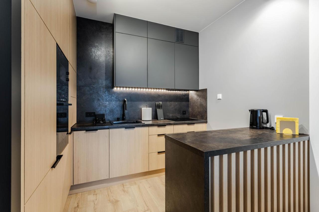 Klimatyzowany Apartament Very Berry Z Parkingiem W Poznaniu By Noclegi Renters Bagian luar foto